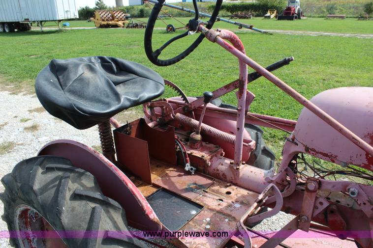 image for item J3649 1948 Farmall Cub tractor