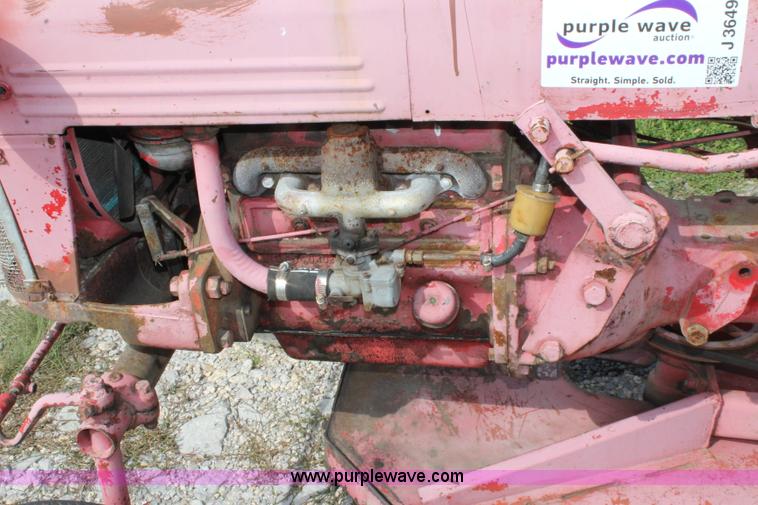 image for item J3649 1948 Farmall Cub tractor