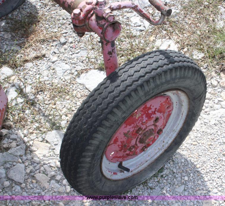 image for item J3649 1948 Farmall Cub tractor