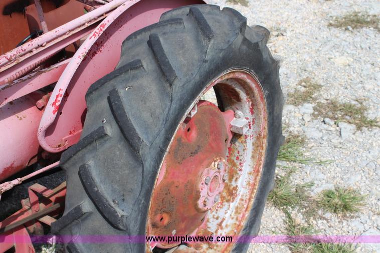 image for item J3649 1948 Farmall Cub tractor