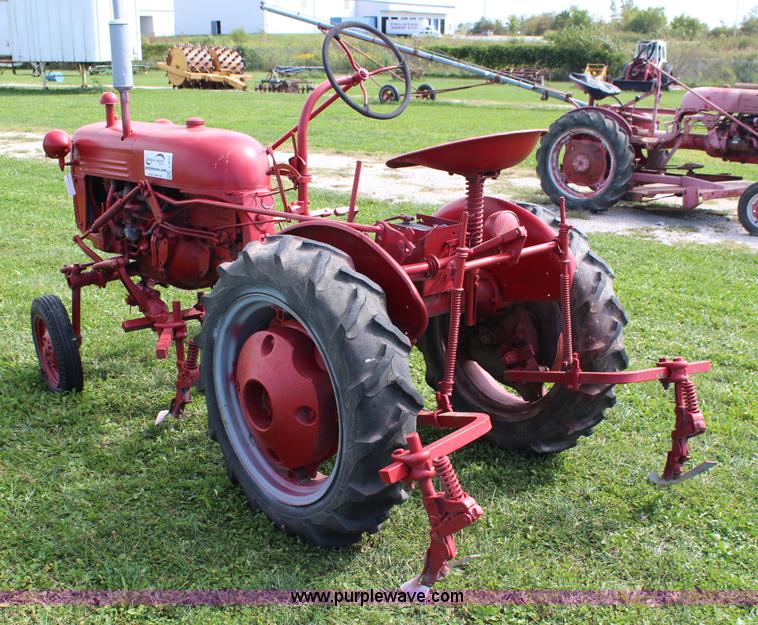 image for item J3650 1947 Farmall Cub tractor