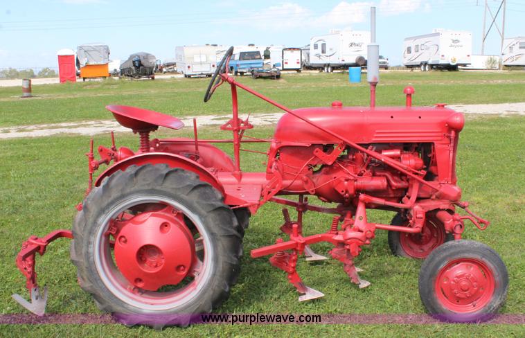 image for item J3650 1947 Farmall Cub tractor