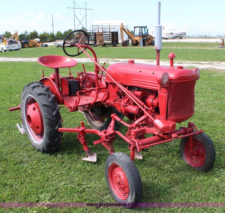 image for item J3650 1947 Farmall Cub tractor