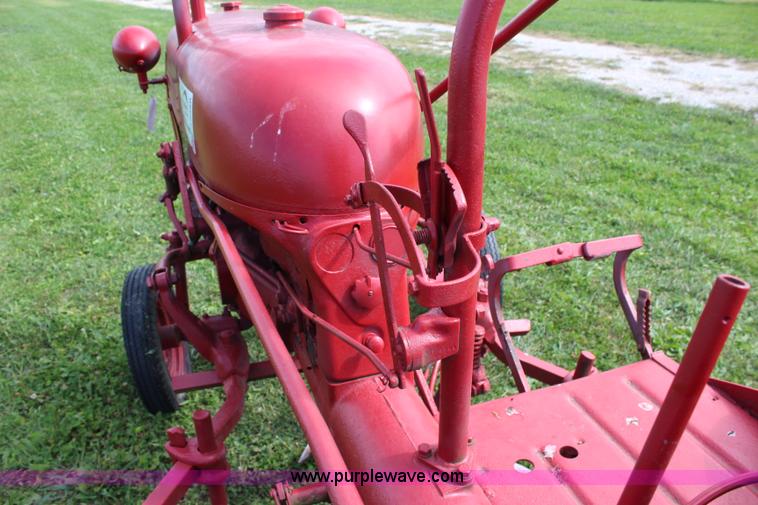 image for item J3650 1947 Farmall Cub tractor