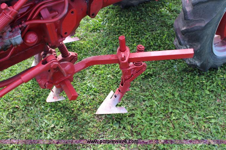 image for item J3650 1947 Farmall Cub tractor