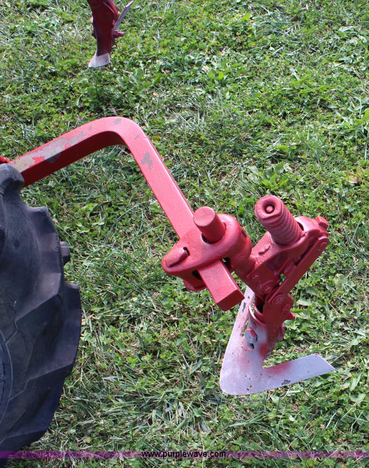 image for item J3650 1947 Farmall Cub tractor