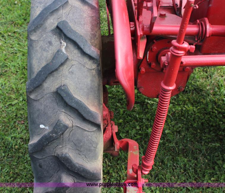 image for item J3650 1947 Farmall Cub tractor