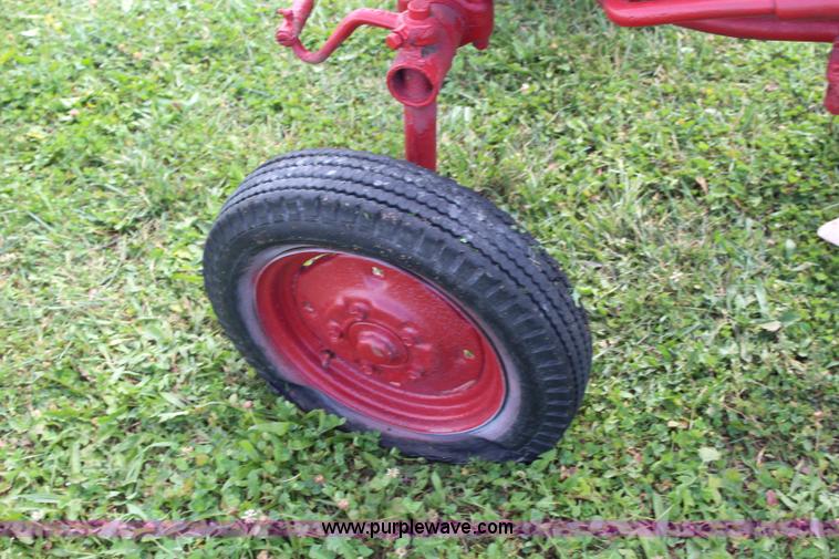 image for item J3650 1947 Farmall Cub tractor