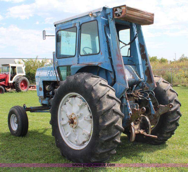 image for item J3707 1974 Ford 8600 tractor