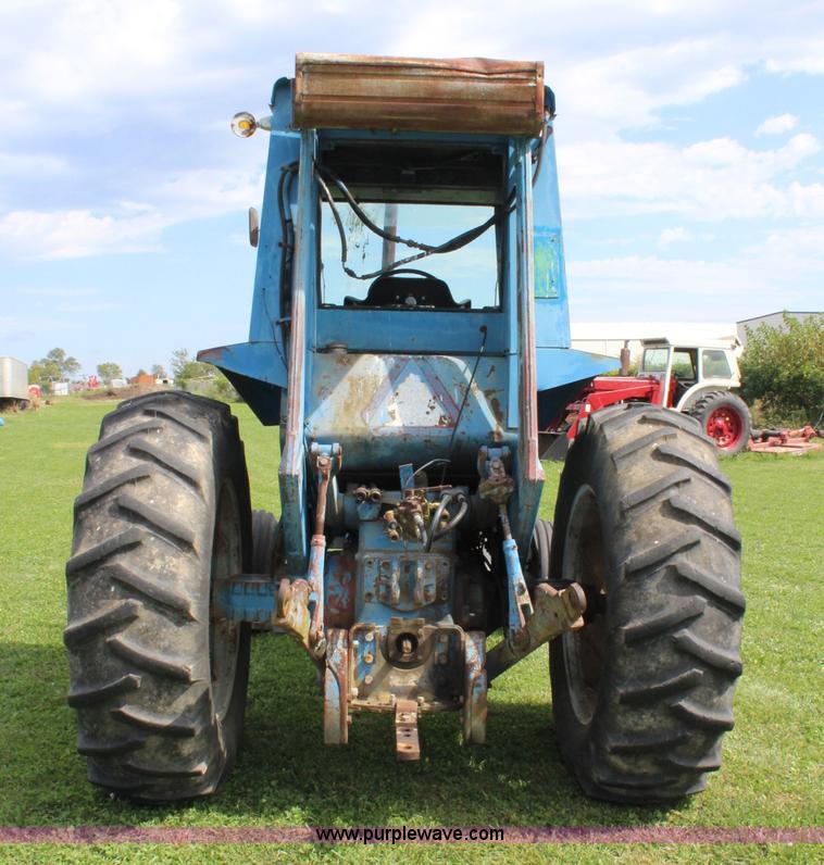 image for item J3707 1974 Ford 8600 tractor