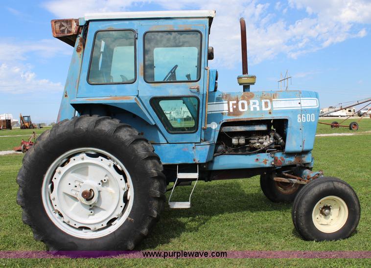 image for item J3707 1974 Ford 8600 tractor