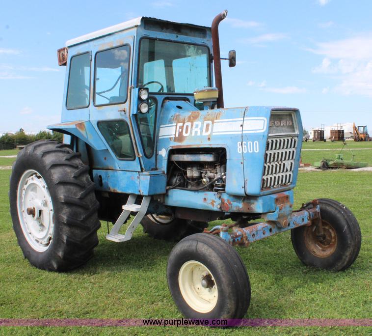 image for item J3707 1974 Ford 8600 tractor