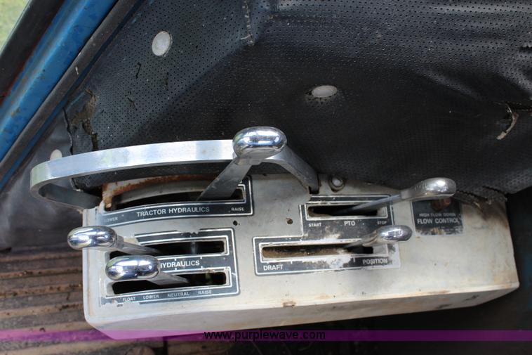 image for item J3707 1974 Ford 8600 tractor