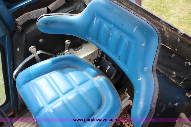 image for item J3707 1974 Ford 8600 tractor