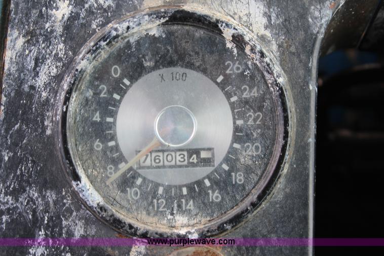 image for item J3707 1974 Ford 8600 tractor