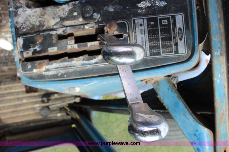 image for item J3707 1974 Ford 8600 tractor