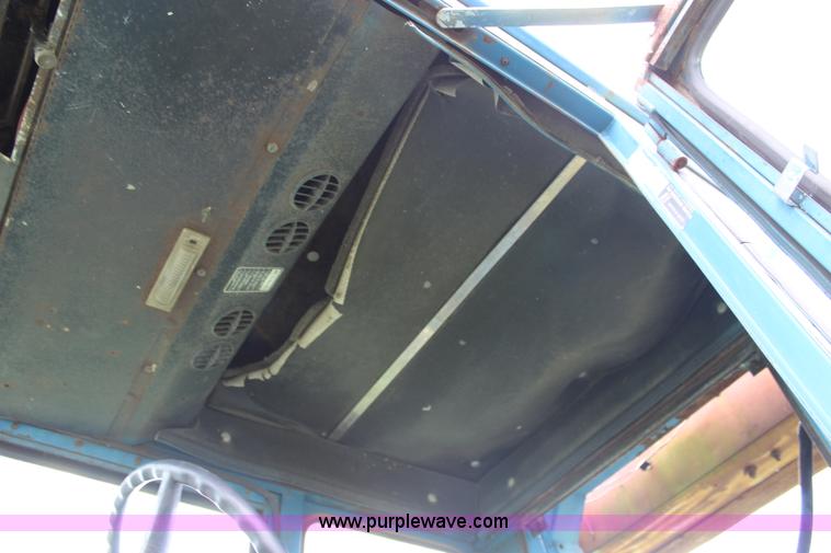 image for item J3707 1974 Ford 8600 tractor