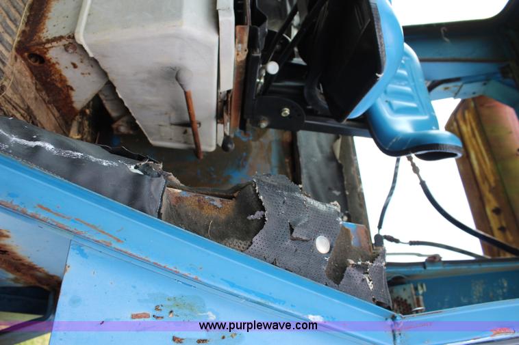 image for item J3707 1974 Ford 8600 tractor