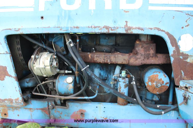 image for item J3707 1974 Ford 8600 tractor