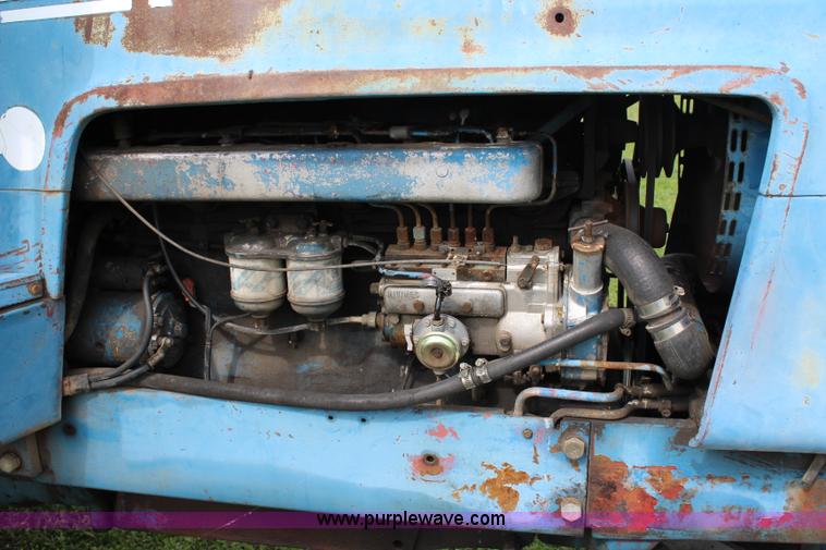 image for item J3707 1974 Ford 8600 tractor