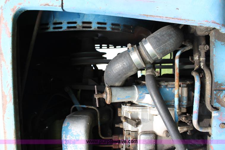 image for item J3707 1974 Ford 8600 tractor