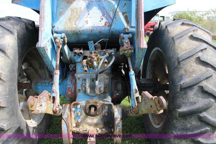 image for item J3707 1974 Ford 8600 tractor