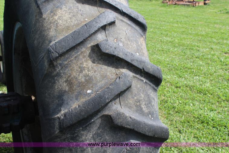 image for item J3707 1974 Ford 8600 tractor