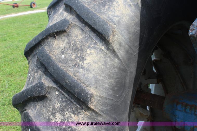 image for item J3707 1974 Ford 8600 tractor
