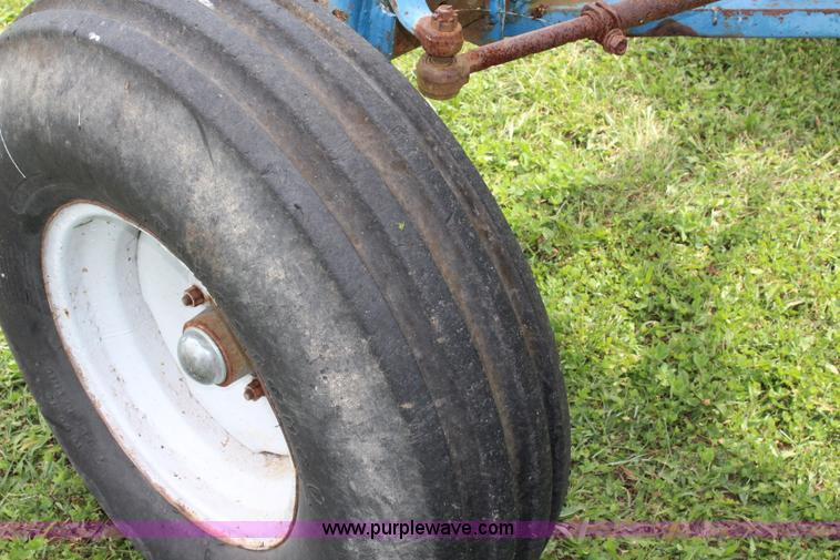 image for item J3707 1974 Ford 8600 tractor