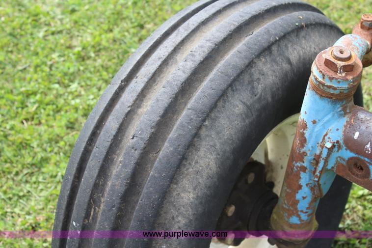 image for item J3707 1974 Ford 8600 tractor