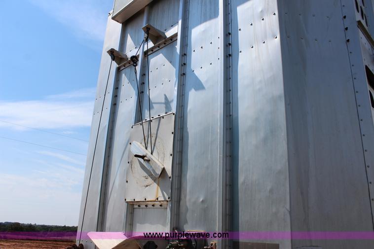 image for item J4401 1997 Barrett livestock trailer