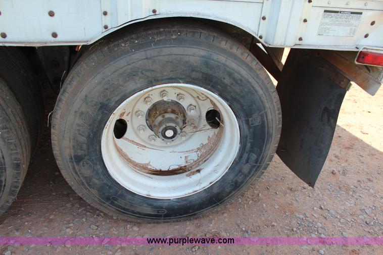 image for item J4401 1997 Barrett livestock trailer