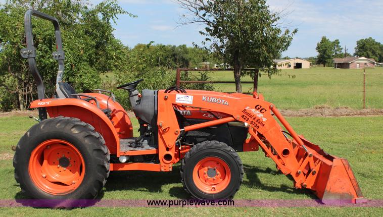 image for item J4404 2007 Kubota L3240 tractor