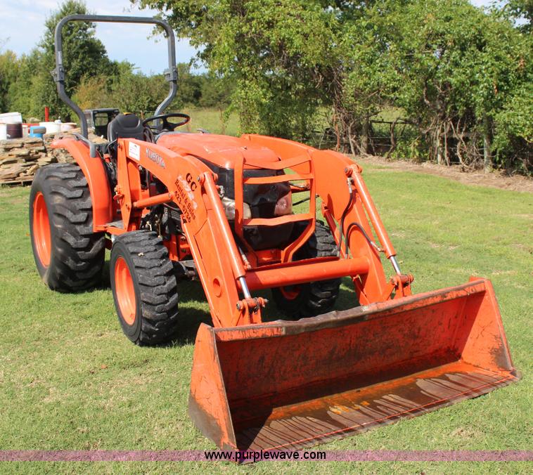 image for item J4404 2007 Kubota L3240 tractor