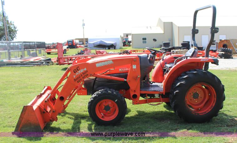 image for item J4404 2007 Kubota L3240 tractor