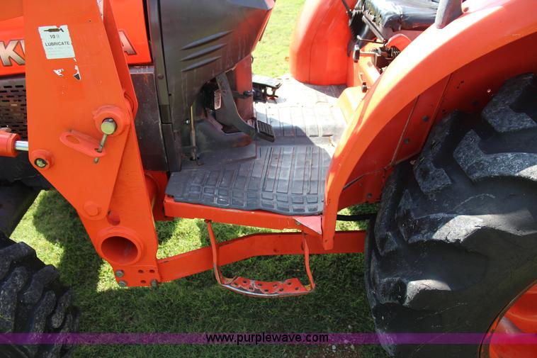 image for item J4404 2007 Kubota L3240 tractor