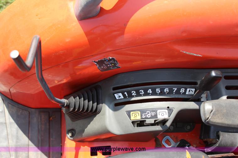 image for item J4404 2007 Kubota L3240 tractor