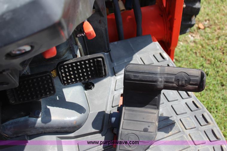 image for item J4404 2007 Kubota L3240 tractor