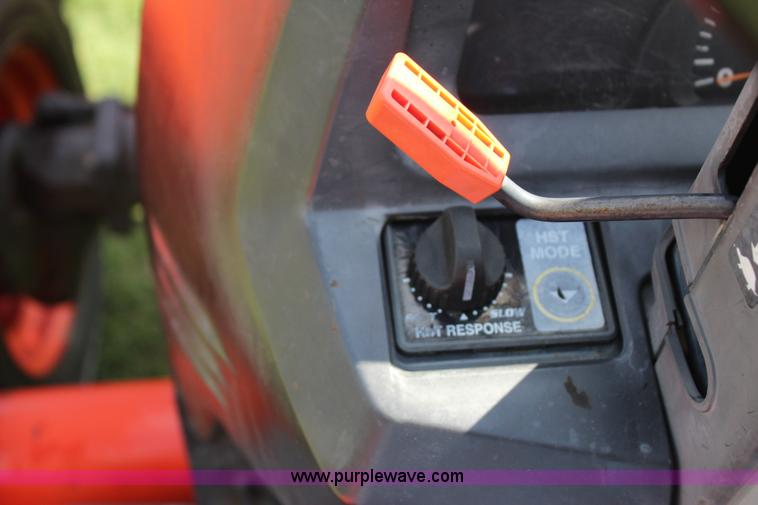 image for item J4404 2007 Kubota L3240 tractor