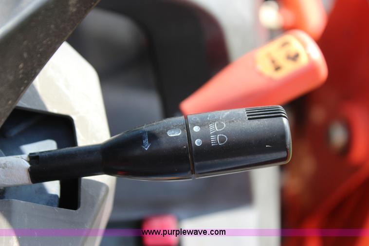 image for item J4404 2007 Kubota L3240 tractor