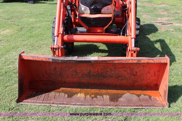 image for item J4404 2007 Kubota L3240 tractor