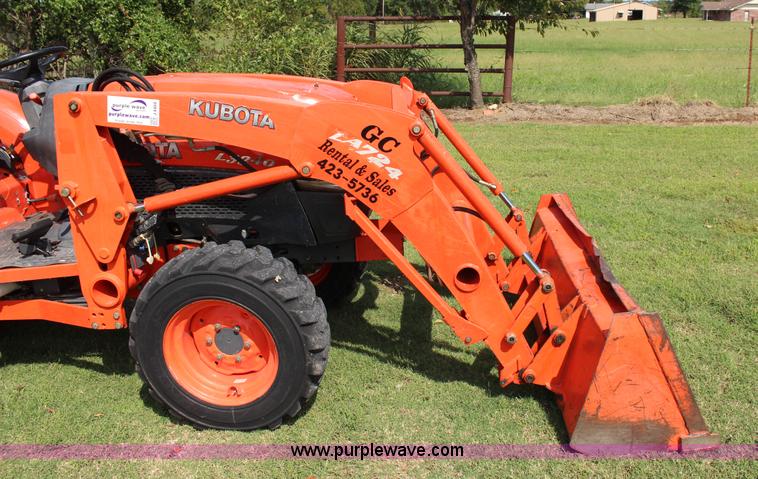 image for item J4404 2007 Kubota L3240 tractor