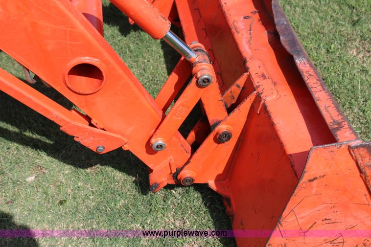 image for item J4404 2007 Kubota L3240 tractor