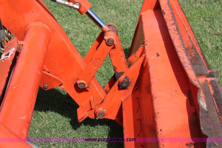 image for item J4404 2007 Kubota L3240 tractor