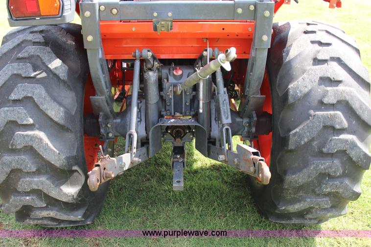 image for item J4404 2007 Kubota L3240 tractor