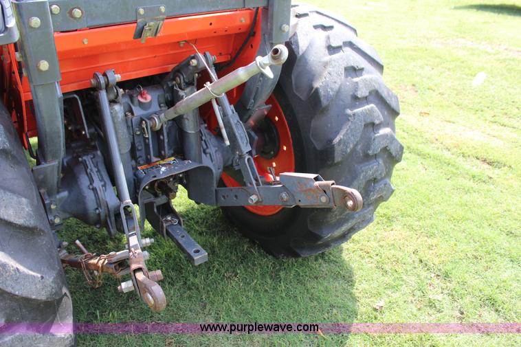 image for item J4404 2007 Kubota L3240 tractor