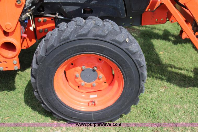 image for item J4404 2007 Kubota L3240 tractor