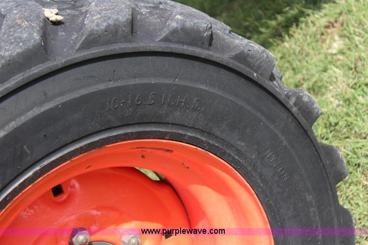 image for item J4404 2007 Kubota L3240 tractor