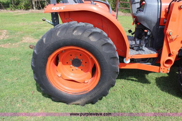 image for item J4404 2007 Kubota L3240 tractor