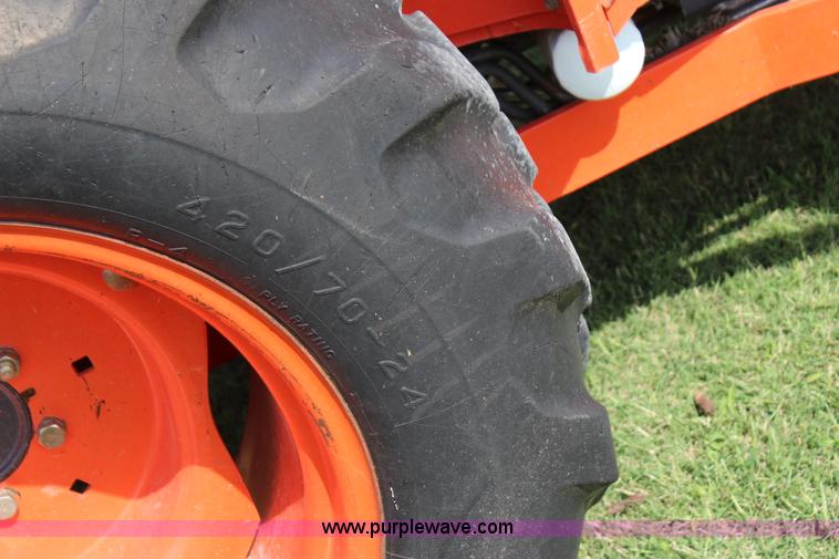 image for item J4404 2007 Kubota L3240 tractor